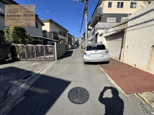 高槻市天神町2丁目の前面道路含む現地写真