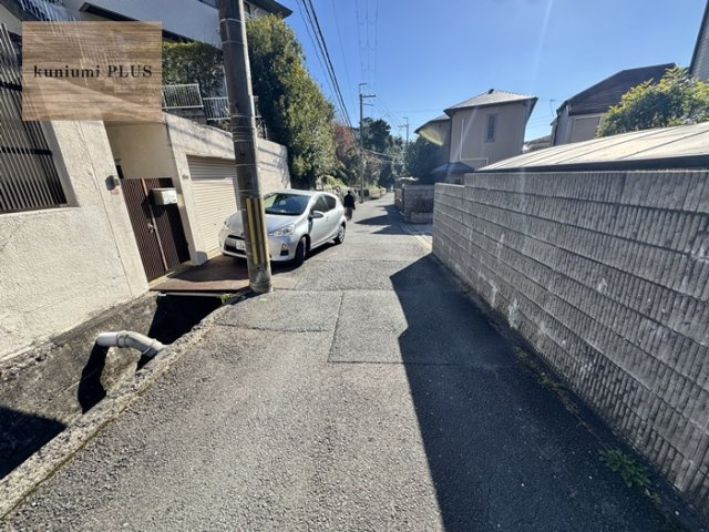 高槻市天神町2丁目の前面道路含む現地写真