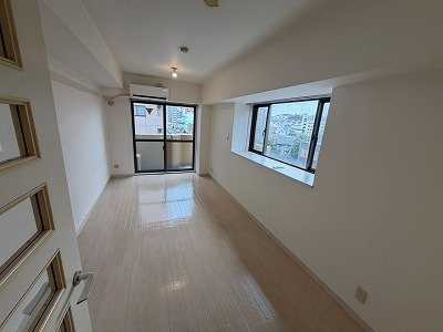ライオンズマンション東神奈川の洋室
