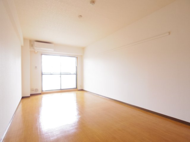 ＹＭＫ　ＲＯＯＭ１７の居間・リビング
