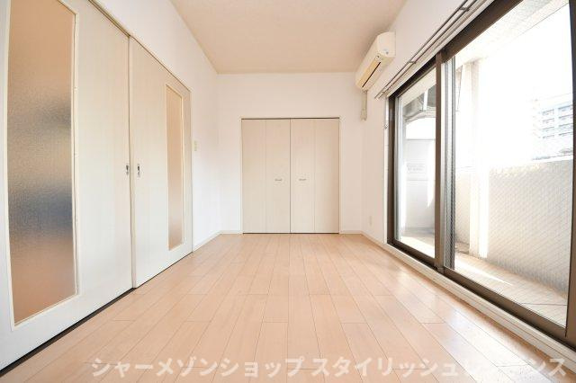 竪町センタービルの居間・リビング