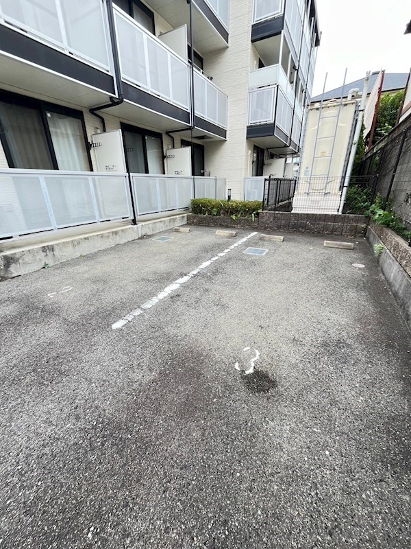 レオパレス甲子園の駐車場
