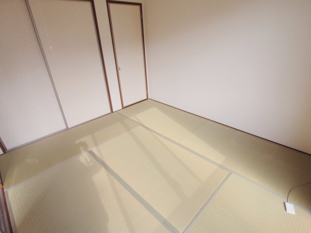 バリュージュ井原　Ａの和室