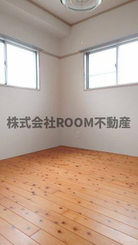 岡本ハイツの洋室|ゆったりした洋室です