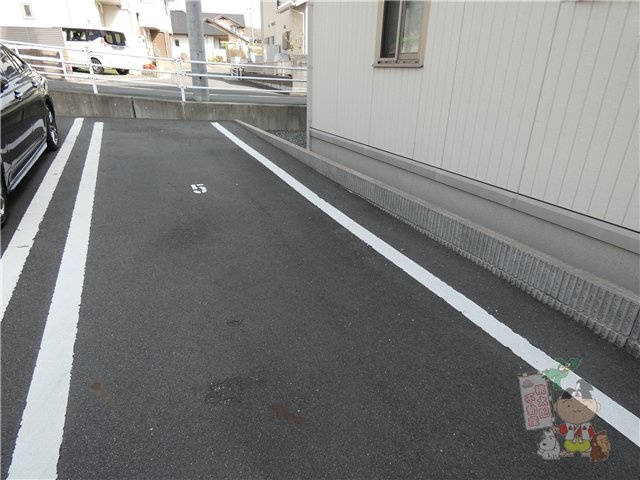 ローズドノエルの駐車場