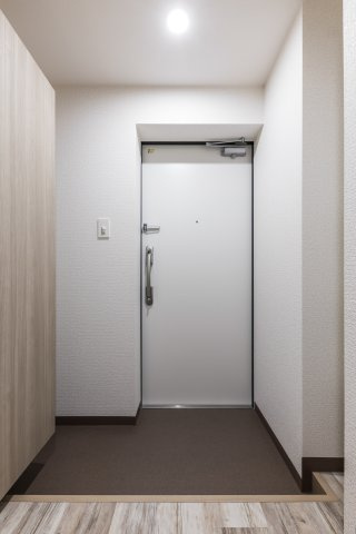 フォセット明大前の玄関