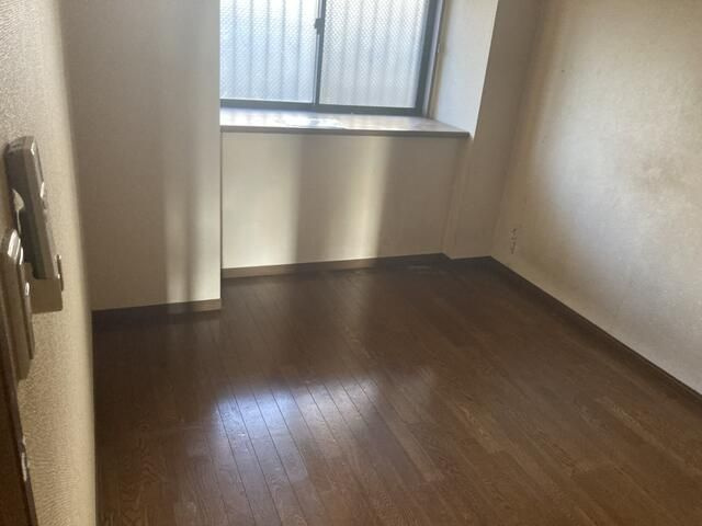 グランドゥール三園の洋室