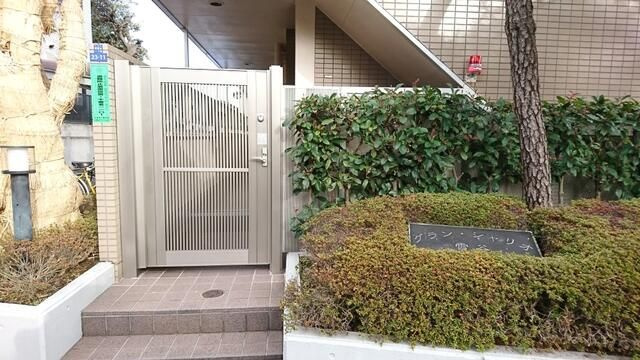 グランシャリオ雪谷のエントランス