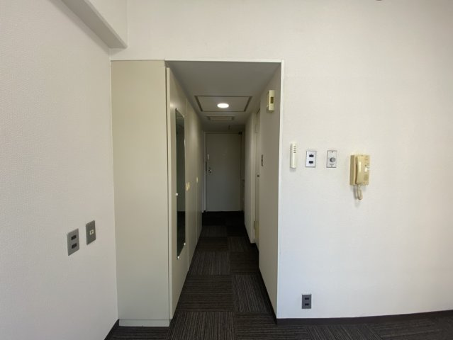 スデュディオ新大阪の玄関