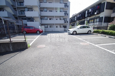 【駐車場】 | グレースヒル橋本 | 敷地内駐車場完備