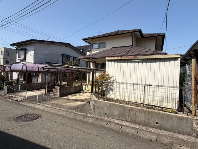 盛岡市東緑が丘　中古住宅の外観