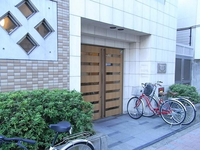 ロイヤルアメニティー西戸山のエントランス