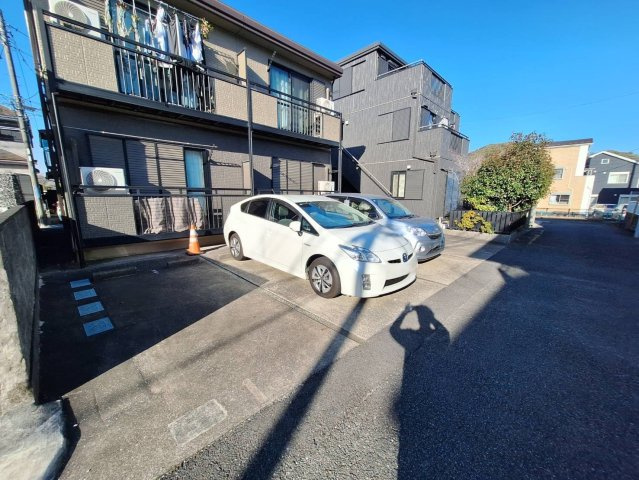 クレストパレスの駐車場