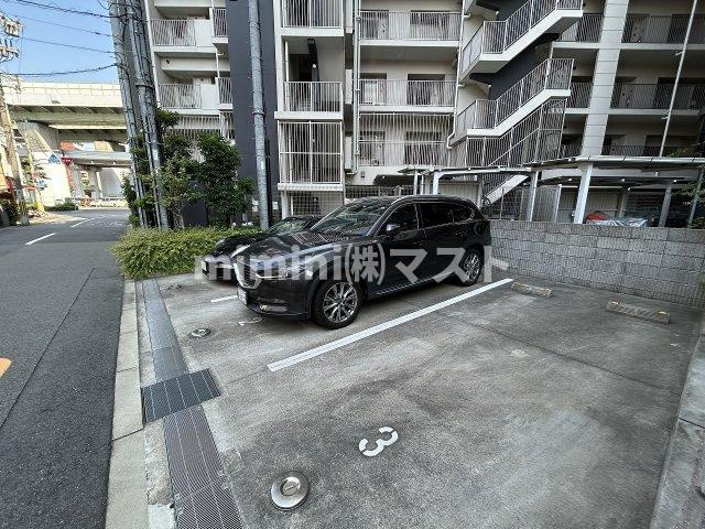 エステムコートディアシティWESTの駐車場