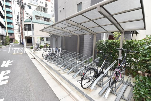 カーサスプレンディッド虎ノ門新橋の駐車場