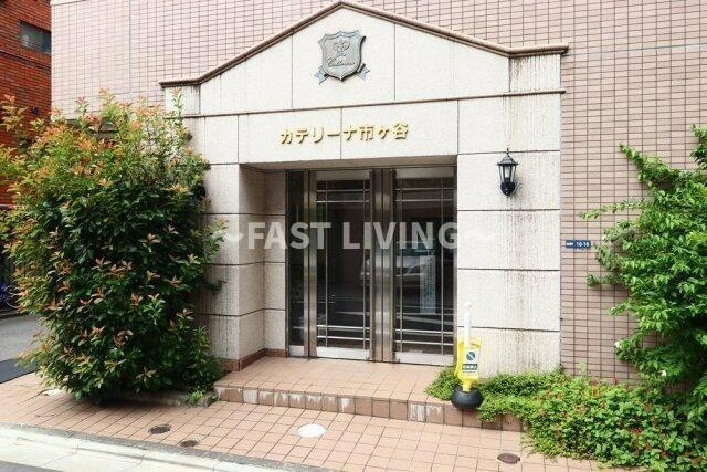 カテリーナ市ヶ谷のエントランス