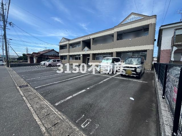 ルミナスＫＭの駐車場