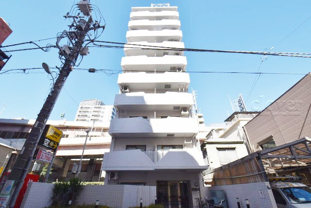 【外観】 | 日本橋アムフラット | 青空によく映える建物です。手入れの行き届いた外壁やマンション正面エントランスなど、綺麗な姿をぜひ一度、現地にてご覧ください。～即日のご見学可能～　お問合せはお気軽にどうぞ。
