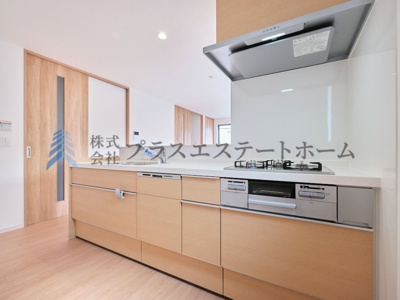 【キッチン】 | 長田区久保町10丁目　新築戸建 | 【同社施工事例】対面カウンターで、家族とコミュニケーションを取りながら料理ができるキッチンです♪