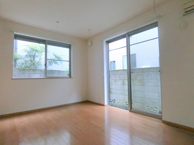 プレジール・Ｊの洋室|★角部屋２面採光で明るいお部屋です★