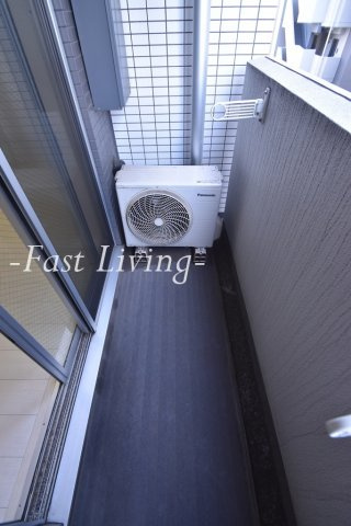 メインステージ新橋のバルコニー