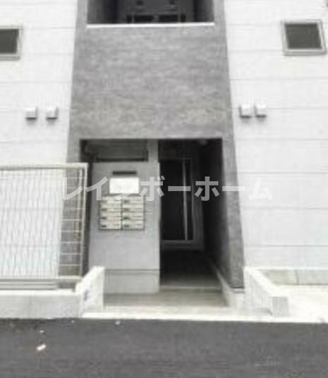 CB与野本町ストリアのエントランス