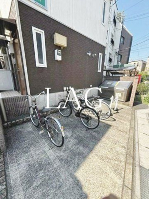 【その他共用部分】 | クリスタルコート | 駐輪場です。