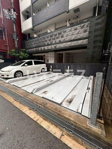 プレサンス三宮ディライトの駐車場