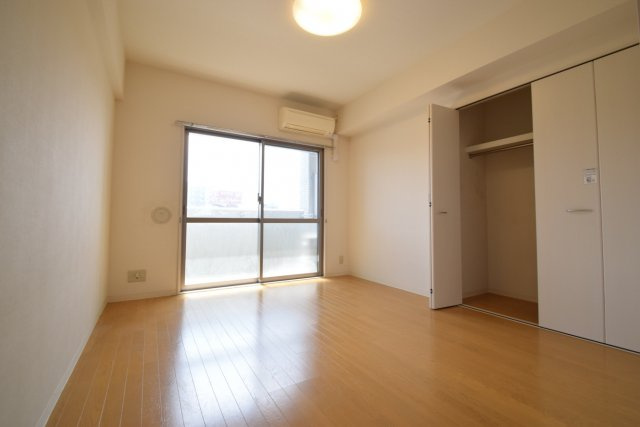 プレジールの居間・リビング|南向きのお部屋です