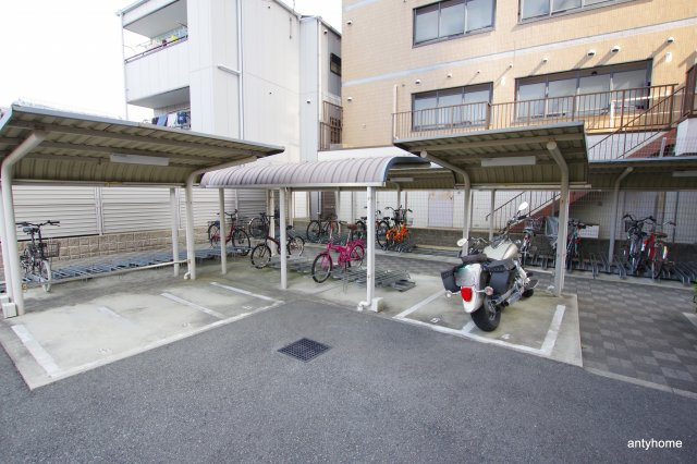 レジュールアッシュ北大阪グランドステージ　仲介手数料無料の駐車場