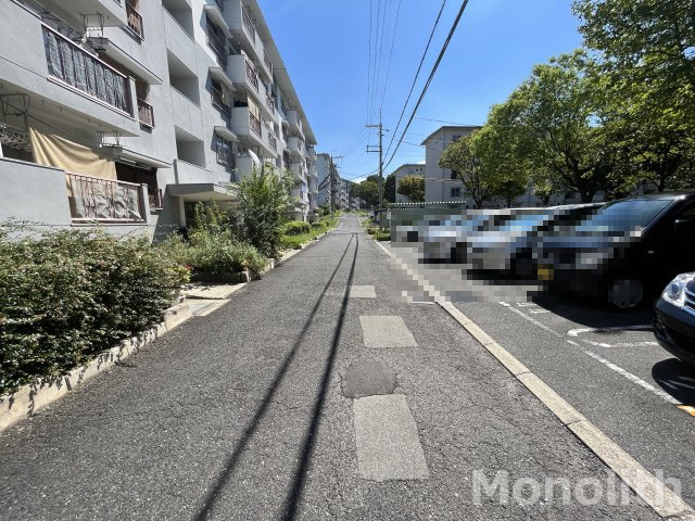 泉北竹城台１丁14号棟の駐車場