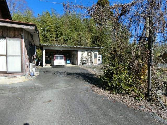 平岡戸建ての駐車場
