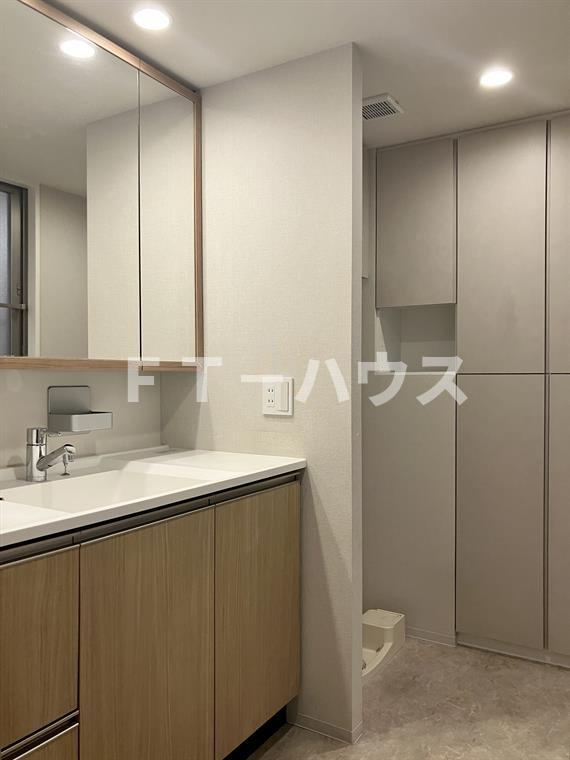 プラウド船橋本町通り の独立洗面台