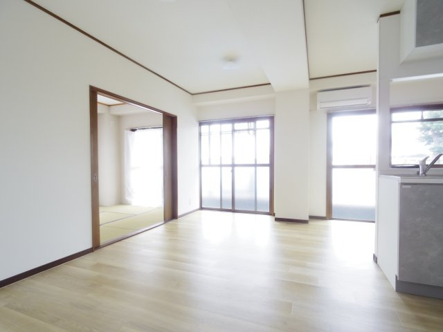 リファイン山加の居間・リビング