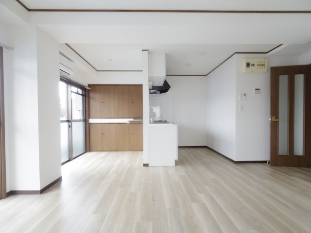リファイン山加の居間・リビング