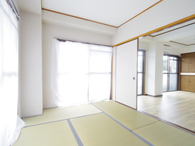 リファイン山加の内装
