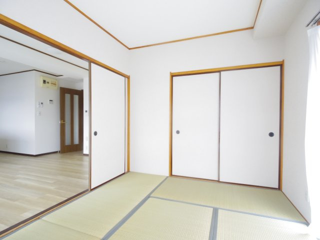 リファイン山加の内装