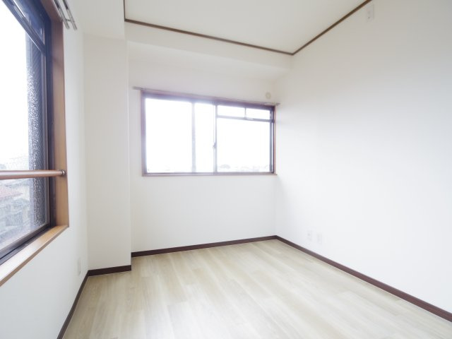 リファイン山加の内装