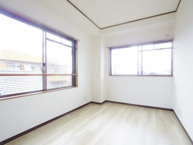 リファイン山加の内装