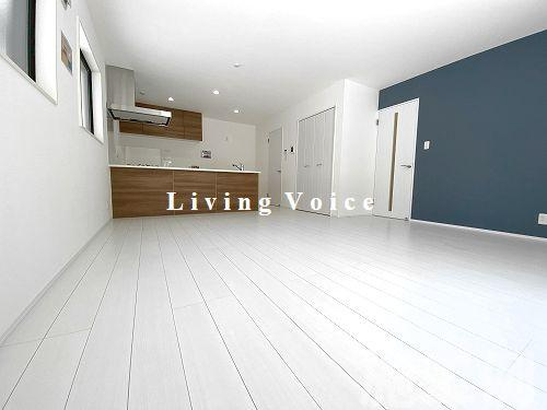 【仲介手数料０円】藤沢市渡内4丁目3期　新築一戸建て　1号棟　全2棟の居間・リビング|藤沢市渡内4丁目3期　新築一戸建て　1号棟　全2棟