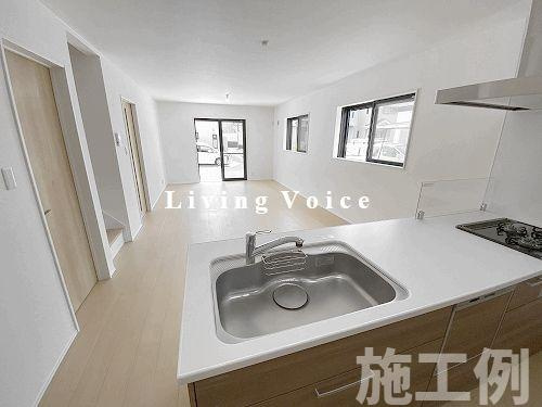 【仲介手数料０円】藤沢市渡内4丁目3期　新築一戸建て　1号棟　全2棟の居間・リビング|藤沢市渡内4丁目3期　新築一戸建て　1号棟　全2棟