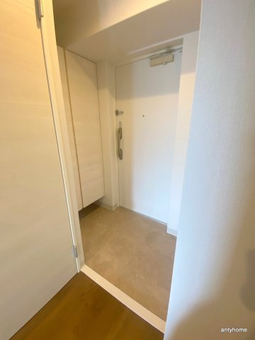 ファーストフィオーレ江坂ガーデン　仲介手数料無料の玄関