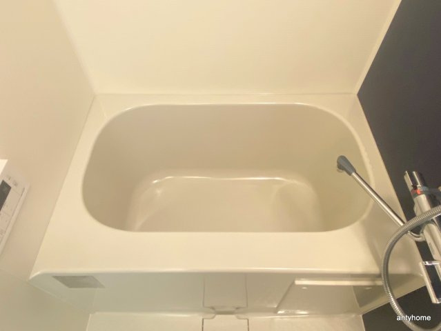 ファーストフィオーレ江坂ガーデン　仲介手数料無料の浴室