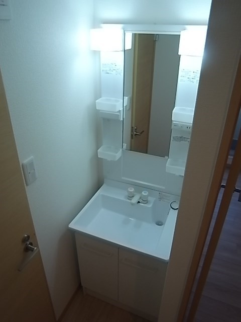 尼崎市立花町４丁目の賃貸マンションの洗面所