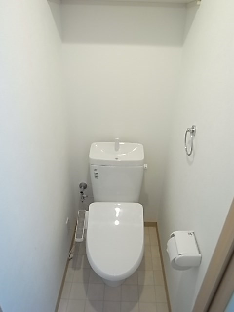 尼崎市立花町４丁目の賃貸マンションのトイレ