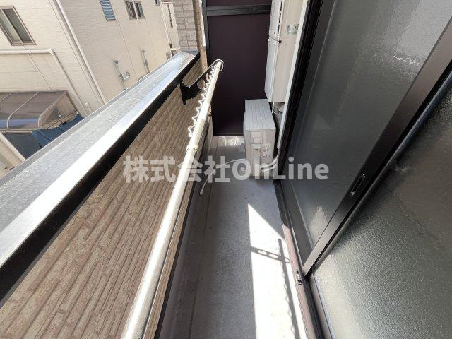 大阪市平野区加美東４丁目のアパートのバルコニー