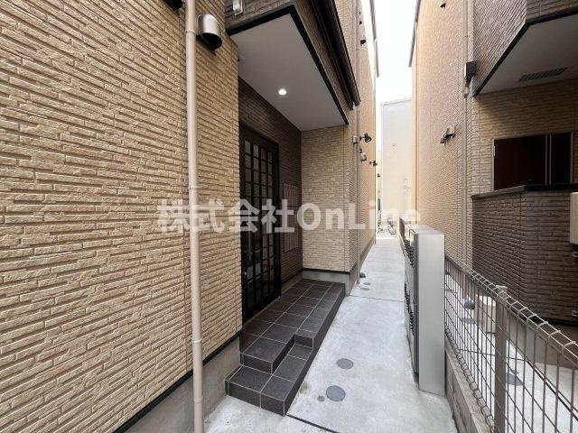 大阪市平野区加美東４丁目のアパートのエントランス