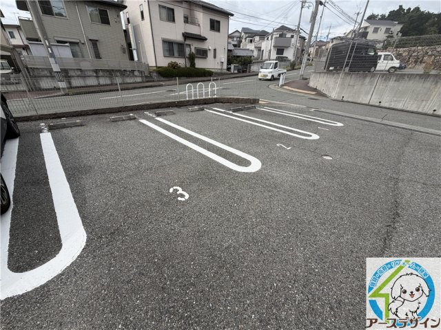アムールの駐車場
