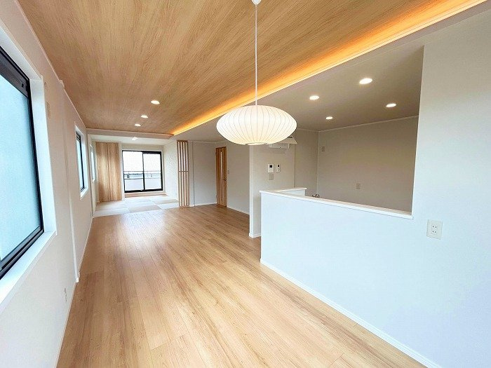 西難波町四丁目戸建の居間・リビング