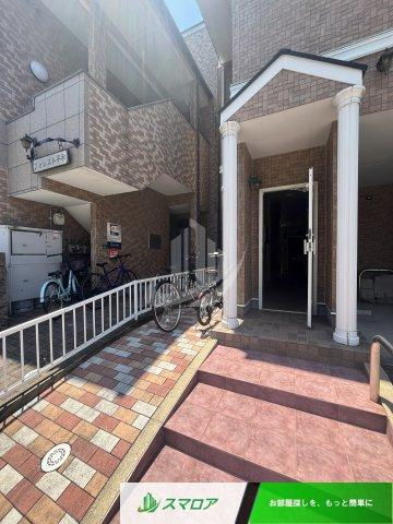 福岡市南区平和２丁目のアパートのエントランス